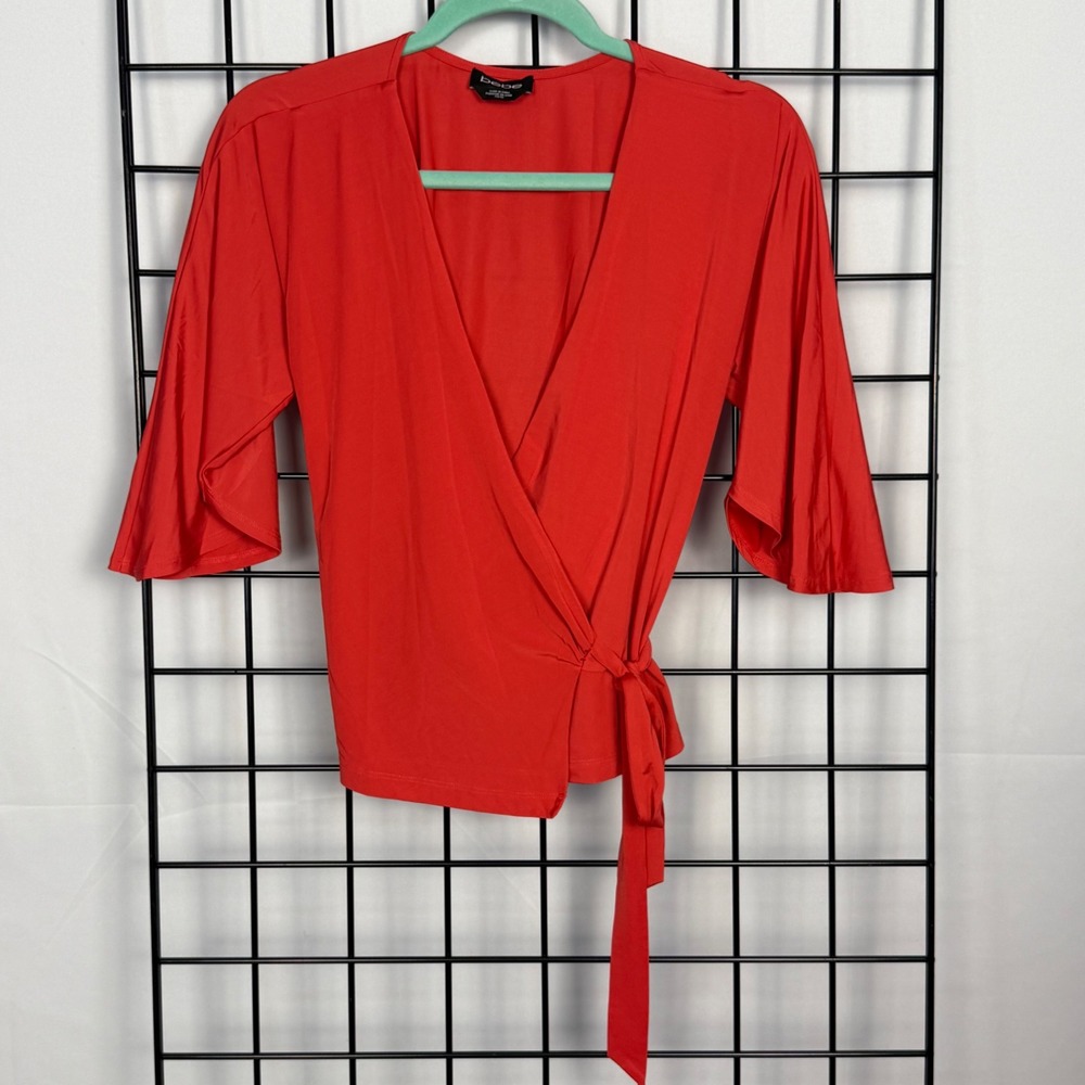 bebe Wrap Top Womens XS Coral V-Neck Flutter Sleeve Casual Boho 3/4 Sleeve Club